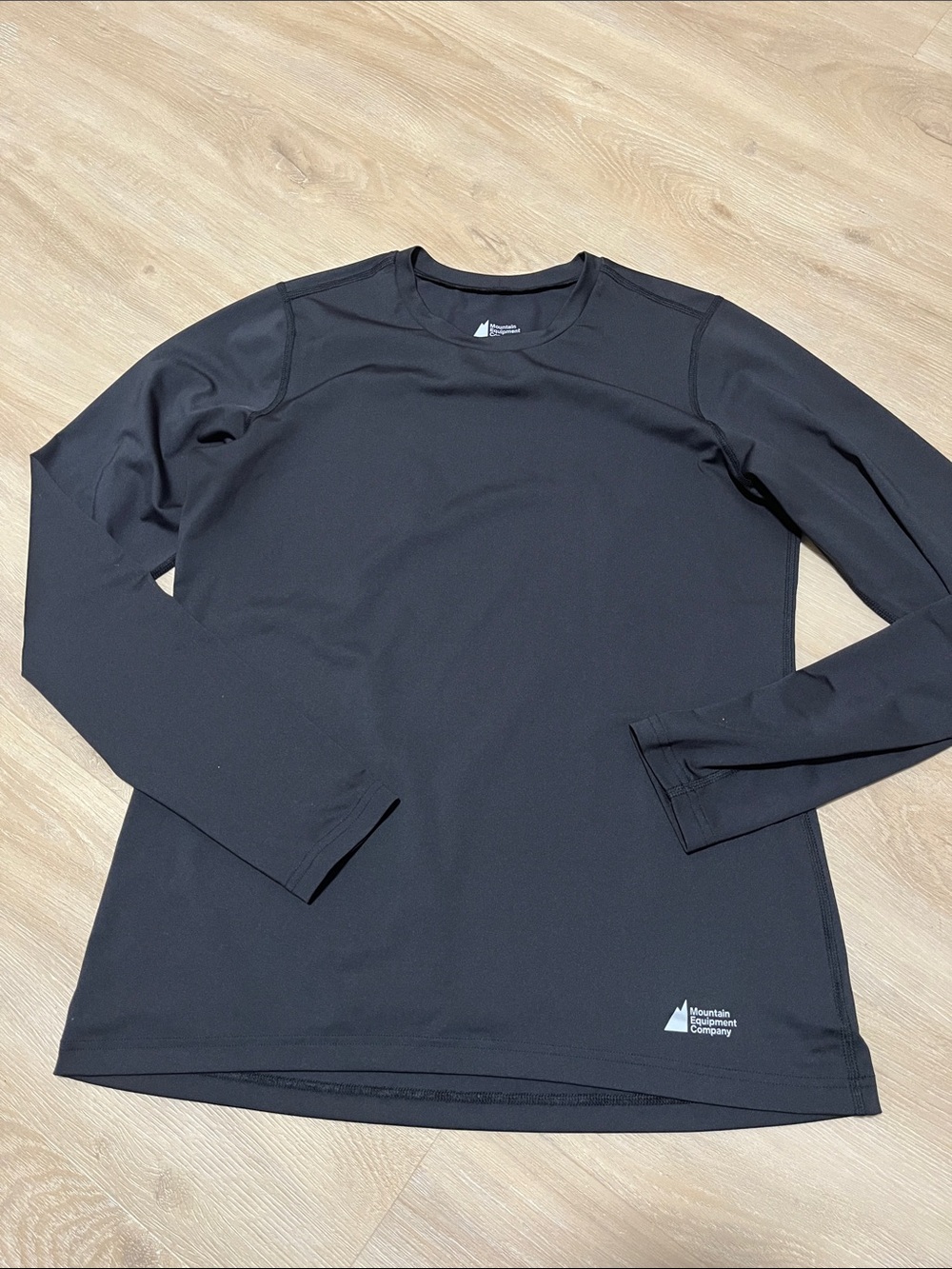 MEC Womens Black Long Sleeve Poly Blend Medium